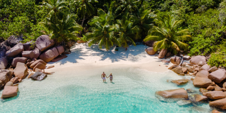 P&auml;rchen an paradiesischem Strand